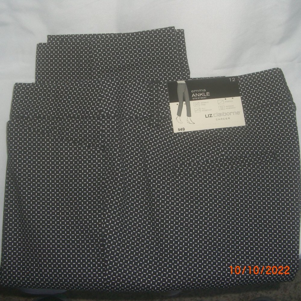 LIZ CLAIBORNS SLACKS BRAND NEW SIZE 12 BLACK ON COLOR WITH A WHITE PATTERN